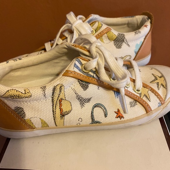 Sneakers - Picture 3 of 4